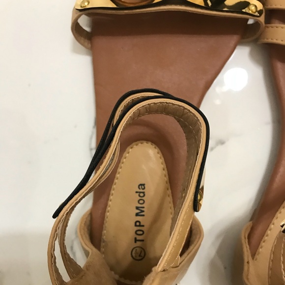 Gold and creme alligator flats - Picture 7 of 7